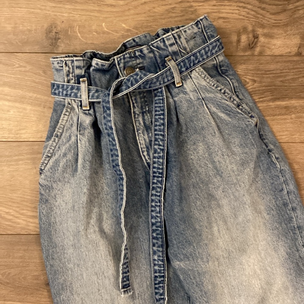 Abercrombie & Fitch Ultra High Rise Paper Bag Mom Jeans Sz 26/2 R Frayed Hem P - Picture 5 of 7
